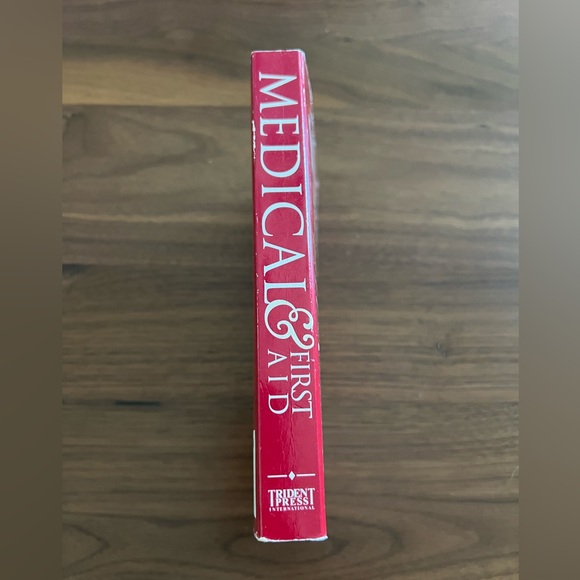 Vintage NEW INTERNATIONAL WEBSTERS POCKET FIRST AID & 
MEDICAL DICTIONARY - Picture 4 of 5